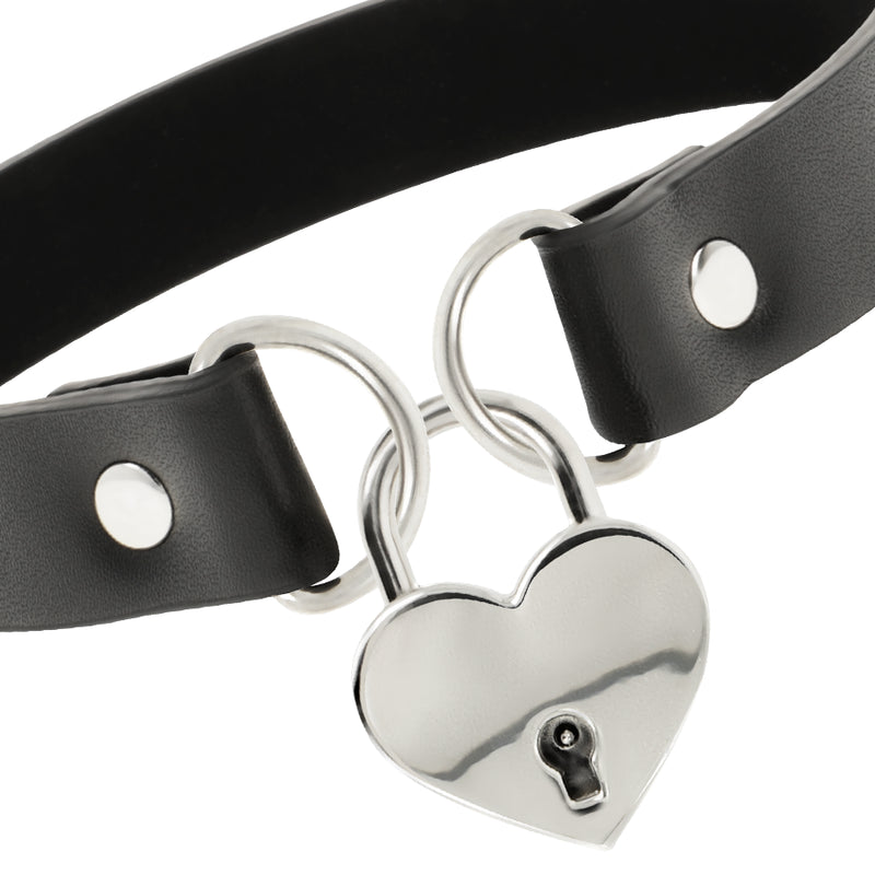 COQUETTE CHIC DESIRE COLLAR CUERO VEGANO ACCESORIO CORAZoN CON LLAVE